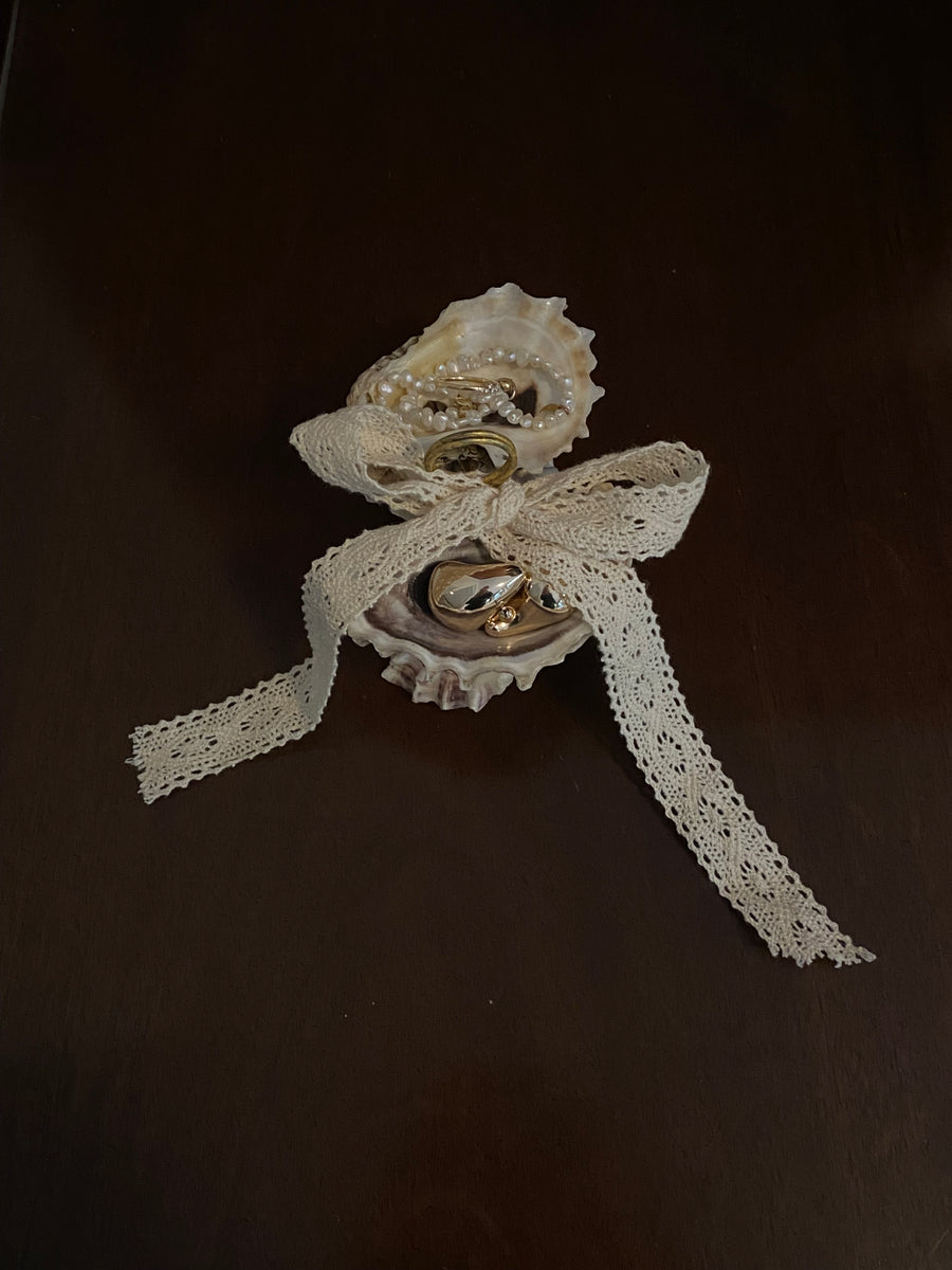 vintage oyster dish with bow