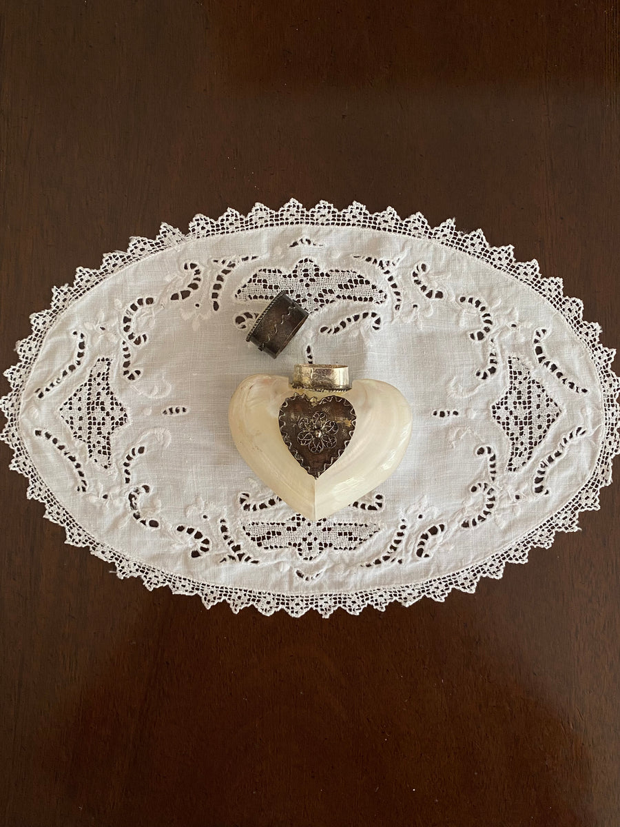 mother of pearl heart snuff bottle